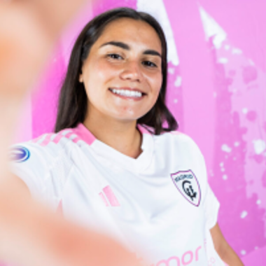 Mia León