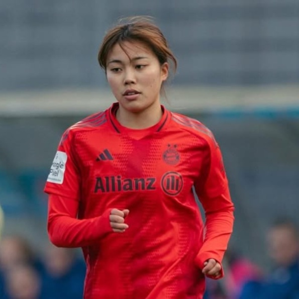 Momoko Tanikawa